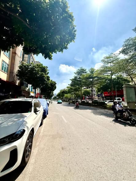 MẶT PHỐ TRUNG KÍNH TO - KINH DOANH SẦM UẤT - VỈA HÈ RỘNG - 1 MẶT PHỐ 1 MẶT NGÕ OTO