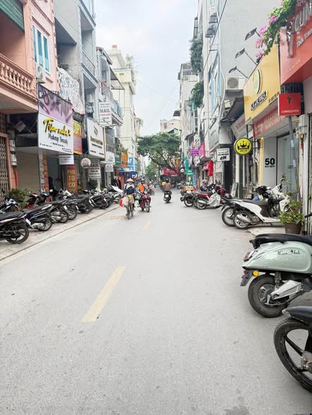 Cho thuê nhà nguyên căn mai dịch 4 tầng 16tr/th lh0986266607