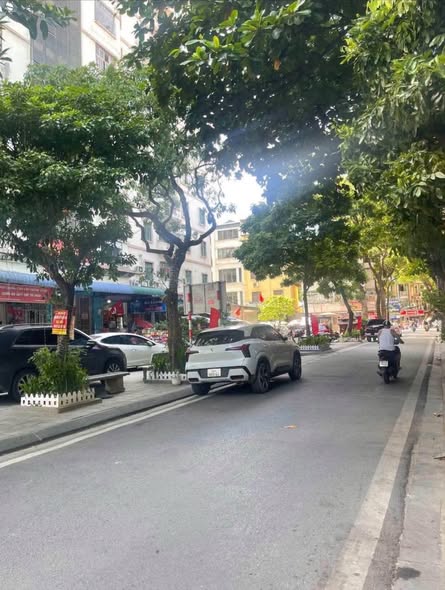 Cho thuê nhà Trịnh Đình Cửu - KđT Định Công- Giá 12 Triệu Kinh Doanh