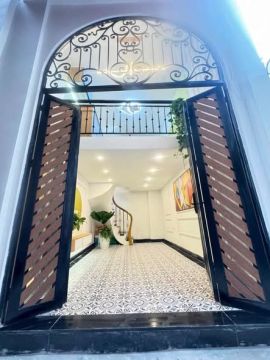 TÔI CHÍNH CHỦ CHO THUÊ NHÀ 5 TẦNG NGÕ 108 NGUYỄN TRÃI - SÁT ROYAL CITY- 11TR/THÁNG.