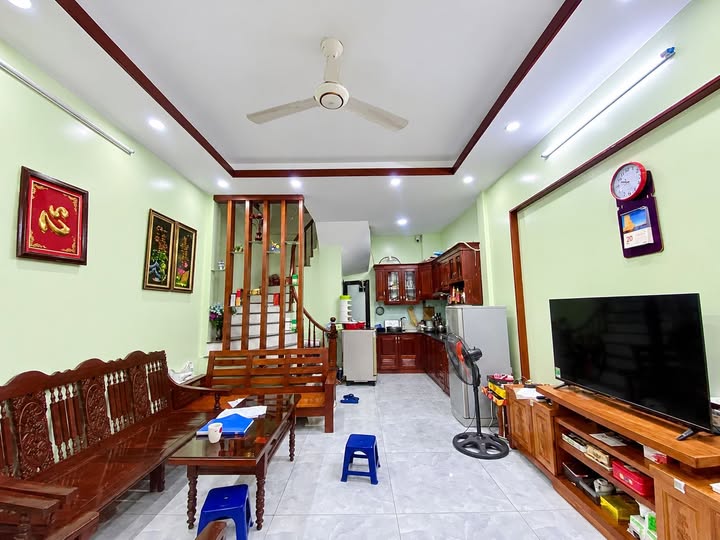MINH KHAI : 40m2 , 5 Tầng , 4.3m Mặt tiền - NHÀ FULL NỘI THẤT Ở NGAY - NGÕ XE BA GÁC ĐỖ - GẦN Ô T...