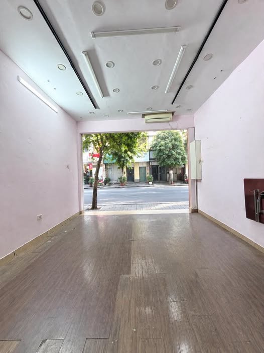 Cho thuê mặt bằng kinh doanh phố Bạch Mai, có vỉa hè - Giá 12 triệu/tháng.