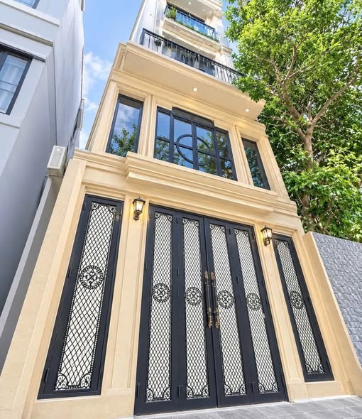 Đẹp Như  Phân Lô - Ô TÔ Vừa Ở Vừa Kinh Doanh - 50m2 x 6 Tầng - Ngay phố Thái Hà,Thái Thịnh.