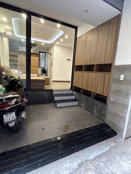 Tam Trinh thang máy 43m2, gần phố