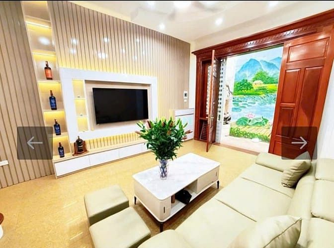 Nhà Nguyễn Khánh Toàn-đỗ xe ở sân-5 tầng-sân phơi rộng view thành phố