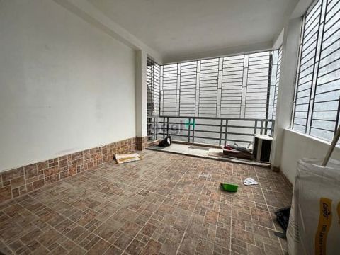 Nhà Phố Cầu Giấy–Ngõ Rộng Thoáng- 5 Tầng– Chờ Thang Máy -Giá Hời
