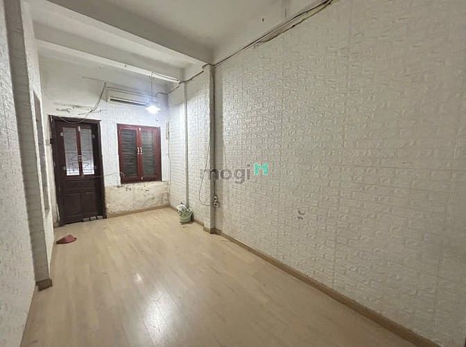 Hiếm-Bán nhà cầu giấy mặt phố 30m-2 mặt thoáng-vỉa hè -KD-5 tầng-9 tỷ