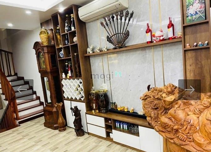 Nhà Mới Lạc long Quân -40M-5 Tầng-MT5m-15 Tỷ-Ô tô-Gần Hồ -Kinh doanh