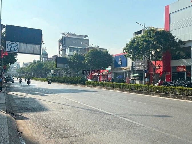 Bán MP Nguyễn Văn Cừ- Vỉa hè rộng - Kinh doanh - 185m - MT 7.5m- 78 tỷ