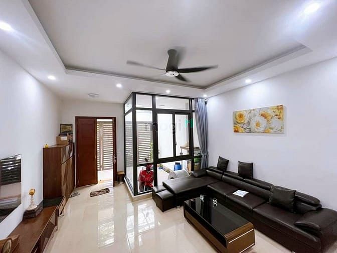 Bán nhà Hoàng Văn Thái- Gần phố- 2 Thoáng- Ngõ thông ô tô- 81m- 18.8Tỷ