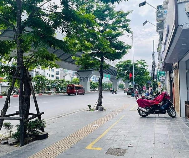 Bán Mặt Phố Hoàng Cầu- Trung tâm Đống Đa- Kinh doanh - 215m- Hơn 80 Tỷ