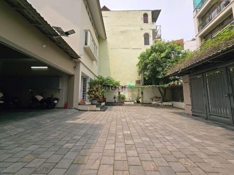 Phố Nguyễn Văn Cừ - Ô Tô Tránh – 291 M2 3 T – MT 9.5 M – Giá 72.8 T