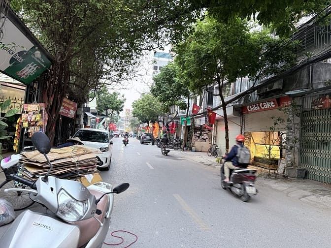 Mặt Phố Hoa Lâm – long Biên – 101 M2 – 3 T – Mặt iền 4 M – giá 24.3 Tỷ