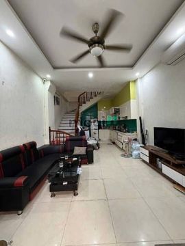 Bán Nhà Cổ Linh - Thạch Bàn. Dân Xây 4 Tầng x 40m -Ô tô đỗ Cửa