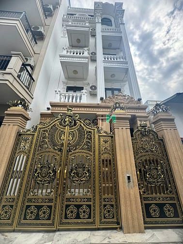 Trung Tâm phố Việt Hưng nhà 95m ngõ thông ô tô đỗ trong nhà