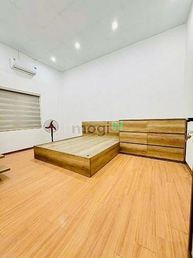 Hàng hiếm phố Đội Cấn, DT 40 m2, 3 tầng, nở hậu, giá 9,3 tỷ.