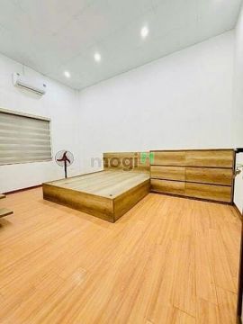 Hàng hiếm phố Đội Cấn, DT 40 m2, 3 tầng, nở hậu, giá 9,3 tỷ.