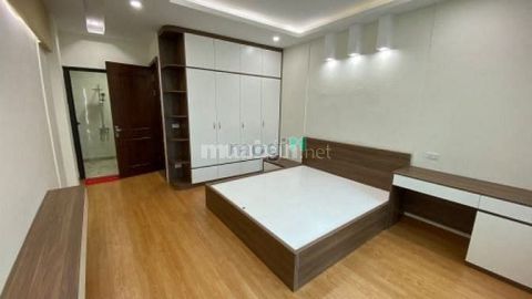 Bán nhà ngõ Trại Cá, giá 9.9 tỷ, 32m2x6T, thang máy, lô góc