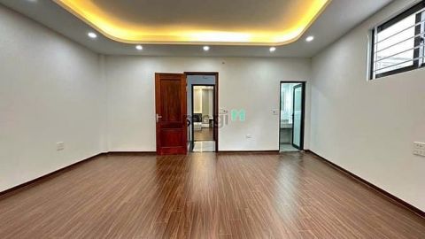 Bán nhà MP Ngọc Lâm, giá 28 tỷ, 70m2x3T, mới đẹp, KD lớn