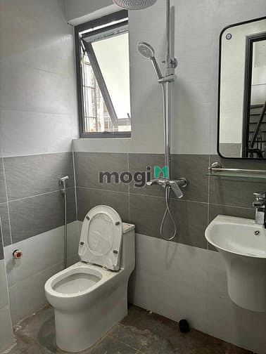 Bán nhanh nhà ngõ Lạc Long Quân, giá 29 tỷ, hơn 100m2x5T, sân vườn