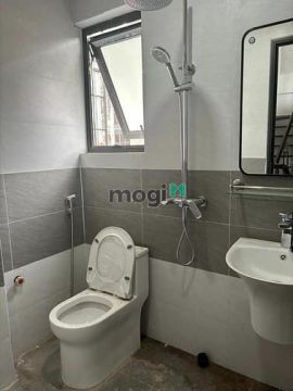 Bán nhanh nhà ngõ Lạc Long Quân, giá 29 tỷ, hơn 100m2x5T, sân vườn