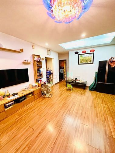 Bán căn hộ CC 173 Xuân Thủy Cầu Giấy Lô góc 100m2, 3 ngủ, giá 5.5 tỷ.