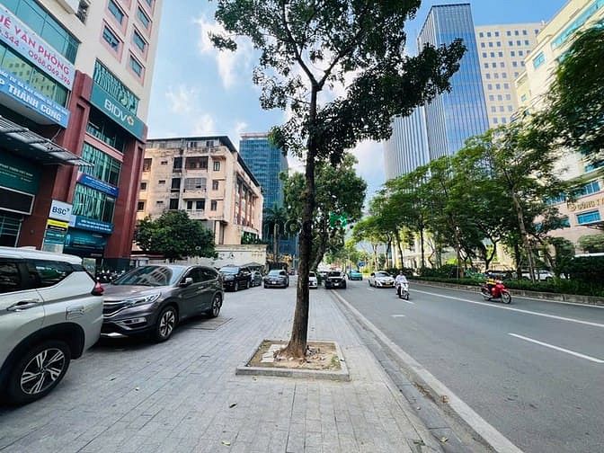 Bán Căn Hộ Cao Cấp Láng Hạ 122m2 - Tầng Trung - Hơn 8 Tỷ - View Hồ