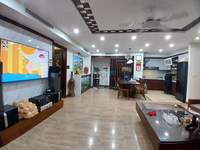 Bán căn hộ chung cư phố Thái Hà, Dt 120m2, 3 ngủ, giá 8.86 tỷ, nội thấ