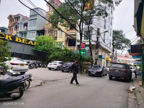 Thửa đất vàng phố Trần Bình, 4 mặt thoáng, 554m2 MT 33m