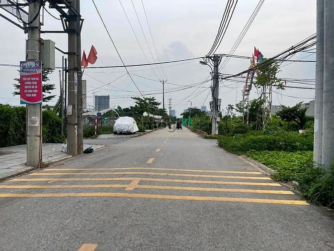 Bán 98m2 trục chính Báo Đáp , Kiêu Kỵ , đường 3 ô tô tránh siêu đẹp