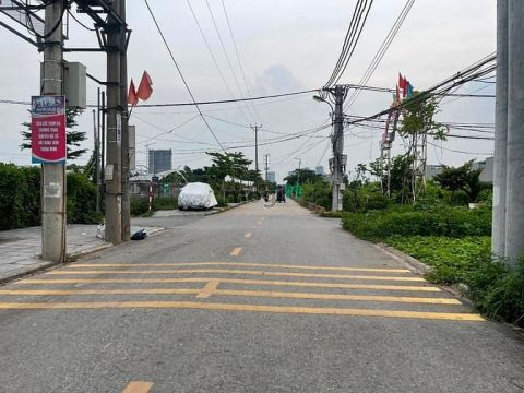 Bán 98m2 trục chính Báo Đáp , Kiêu Kỵ , đường 3 ô tô tránh siêu đẹp