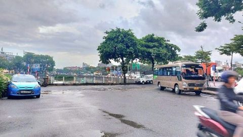Bán đất phố Nguyễn Văn Linh 92m2-mt5.2m- 13 tỷ, trước đất ô tô tránh