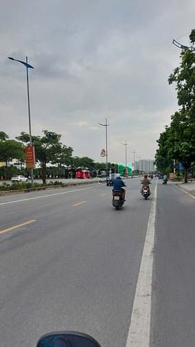 Bán đất Phố Lý Sơn Long Biên 75m², 1 nhà ra mặt phố, ô tô vào đất