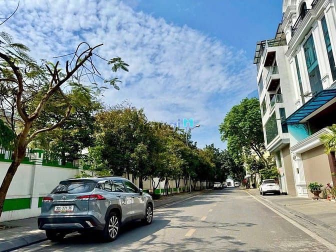 Duy nhất 1 lô đất đấu giá Phường Việt Hưng, Vỉa hè, 75m2 mt 5.7m