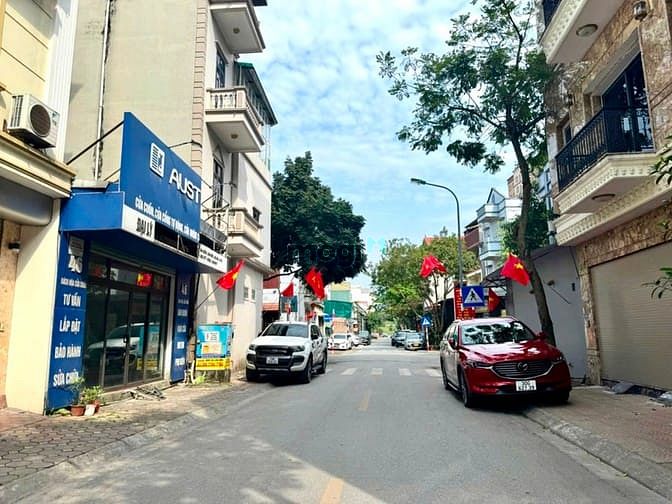 Bán đất mặt phố Giang Biên, Vỉa hè 3 oto tránh dt 80m2 mt 4.5m