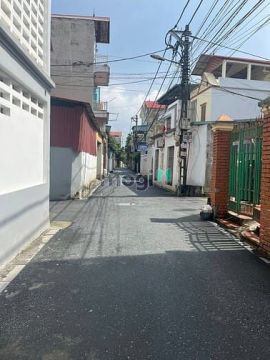 Bán đất tặng nhà Hà Đông Phố Lụa, 10,5 tỷ, 51m2, ô đỗ, an ninh tốt.