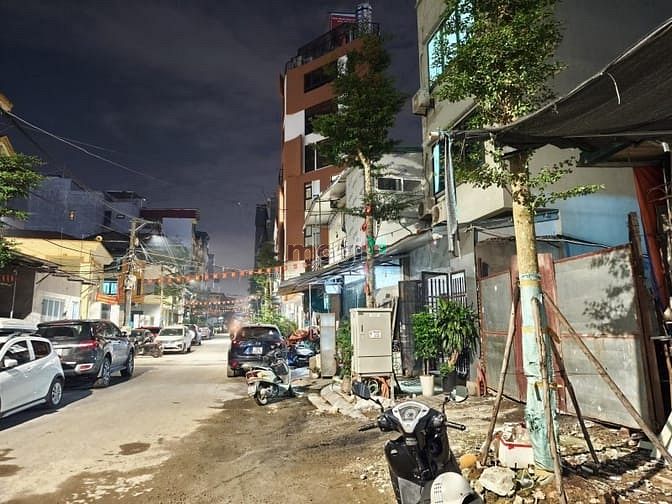 An Dương Vương – Ô Tô Tránh – 55 M – Đất – MT 4.5 M – Giá 16.7 Tỷ.