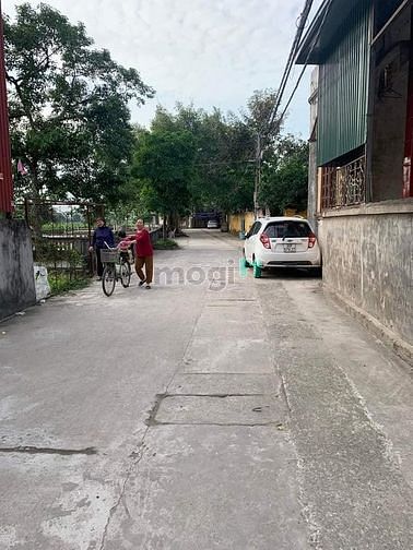 Ô tô đỗ cửa - 10m ô tô tránh - Bán đất Thạch Bàn, Long Biên