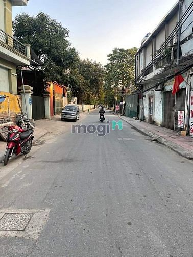 Siêu rẻ - Bán đất mặt ngõ 565 Bát Khối, ô tô tránh, vỉa hè KD, 50 tr/m