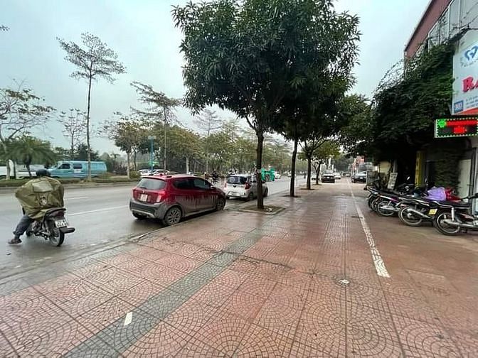 Mặt phố - Nhỏ tiền - Vỉa hè to - Bán đất Cổ Linh , Long Biên, KD đỉnh