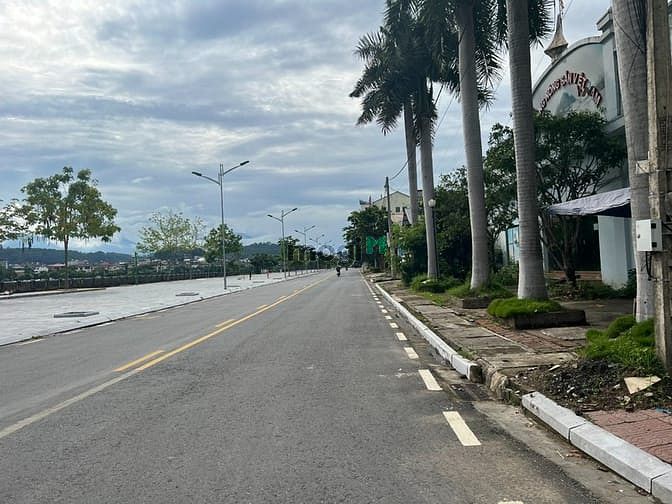 LÔ GÓC MẶT PHỐ hơn 1000M2 full thổ cư trung tâm TP LÀO CAI giá đầu tư