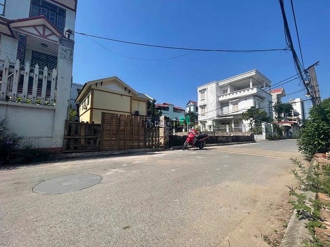 +Đức Giang-Long Biên. +Diện Tích 253,7m2 đất. +Mặt tiền: 17m -Lô góc +