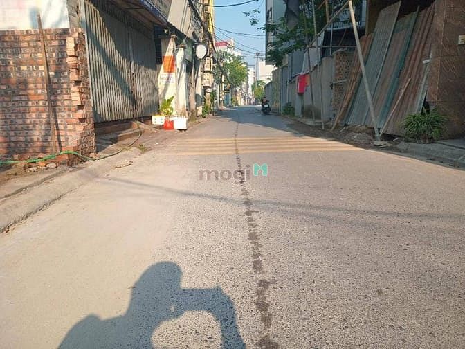 Bán đất ngõ chợ ngọc thụy 50m x 4,1m oto tránh, giá 6,x tỷ có tl. lh