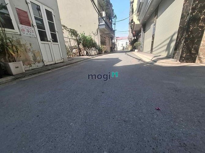 Cc gửi bán mảnh đất đức giang 44m x 3,8m. đường oto tránh, 10m ra