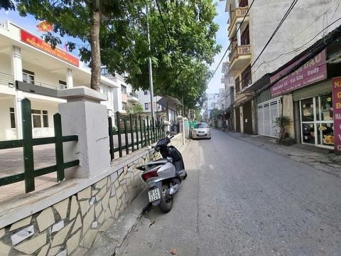 Bán đất ngõ 140 ngọc thuỵ 45m cách 1 nhà ra oto tránh, chỉ nhỉnh 5 tỷ