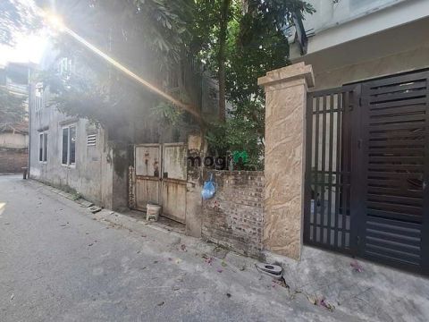 Bán lô đất 58m x 4,2m tại ngõ 405 ngọc thụy. đường oto tải thông. giá
