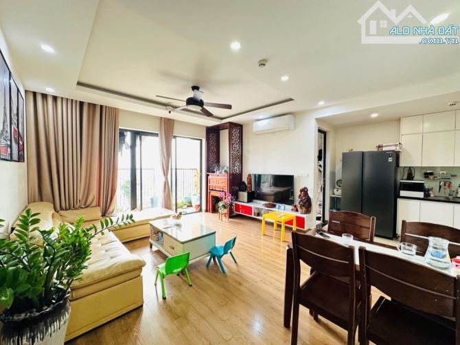 bán căn hộ 91 m2 căn góc tầng trung, full nội thất xịn tòa Rainbow, Tây Nam Linh
