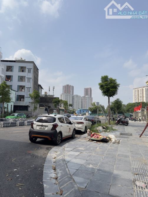 Nhà đầu ngõ 224/6 Hồ Đền Lừ. DT55m2, Nhà 5T thang Máy, lô góc. Vị trí đẹp