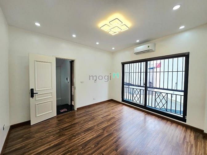Nhà đẹp ngõ Vạn Phúc, giá 45 tỷ, hơn 100m2x6T, thang máy, ở luôn
