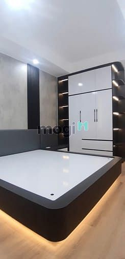 Nhà phố Lò Đúc hiếm hàng thang máy, 5 phòng ngủ ở ngay